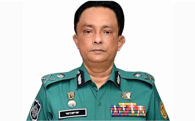 সাবেক ডিএমপি কমিশনারকে বিমানবন্দরে আটকে দিলো পুলিশ
