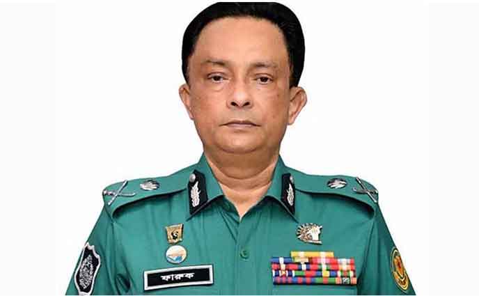 সাবেক ডিএমপি কমিশনারকে বিমানবন্দরে আটকে দিলো পুলিশ