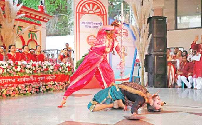 দেবী দুর্গার আগমনের ঘণ্টা বাজল