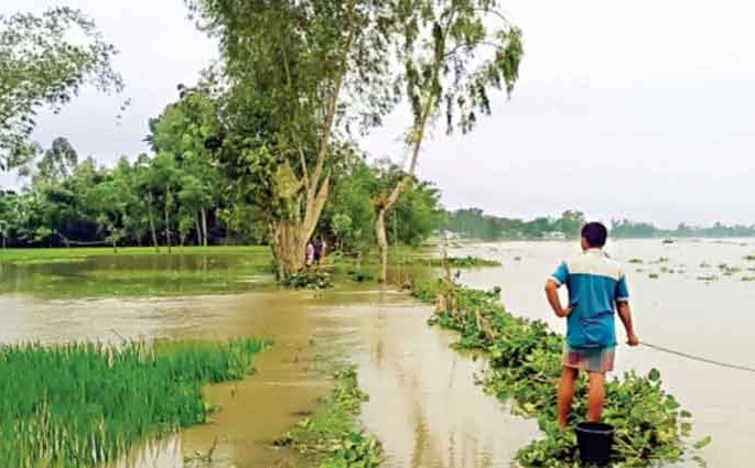 উত্তরে কমছে পানি বাড়ছে ভাঙন