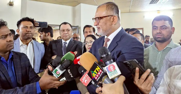 বস্ত্রখাত নিয়ে আবেগের বশে কোনো সিদ্ধান্ত নেওয়া হবে না : বাণিজ্য উপদেষ্টা