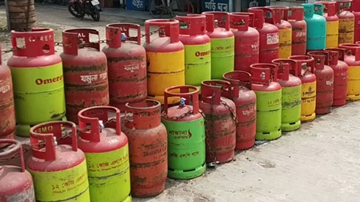 ১২ কেজি সিলিন্ডারের দাম ২১২ টাকা বাড়িয়ে ১ হাজার ৯৪০ টাকা নির্ধারণ