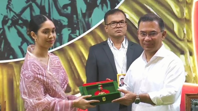 খালেদা জিয়ার পক্ষে স্বাধীনতা পুরস্কার নিলেন জাইমা রহমান