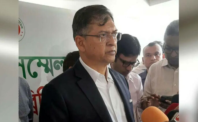সড়ক ও রেলপথের আশেপাশে হবে না পশুর হাট : স্বরাষ্ট্রমন্ত্রী