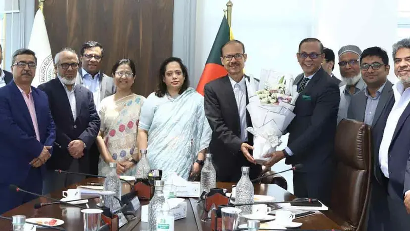 বিএসইসির চেয়ারম্যানের সঙ্গে ডিএসই পরিচালনা পর্ষদের সাক্ষাৎ
