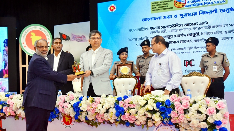 মাদকবিরোধী কার্যক্রমে জাতীয় পর্যায়ে প্রথম পুরস্কার পেল পপুলার লাইফ