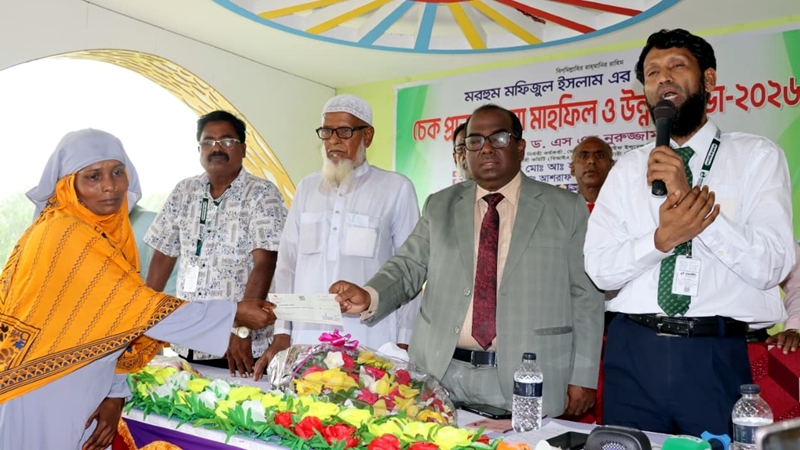 টাঙ্গাইলে জেনিথ ইসলামী লাইফের মৃত্যুদাবির চেক হস্তান্তর, উন্নয়ন সভা
