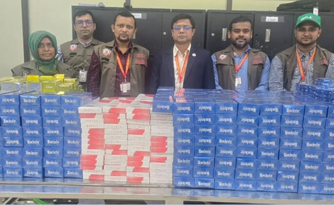 শাহজালালে আড়াই কোটি টাকার স্বর্ণ-সিগারেট আটক
