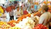 নিত্যপণ্য ও এলপি গ্যাসের বাজারে অভিযান : ১০২ প্রতিষ্ঠানকে জরিমানা