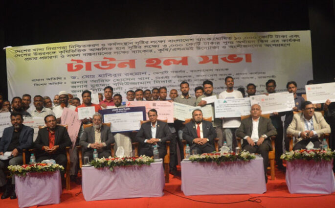 পাবনায় ২৭ উদ্যোক্তাকে ২ কোটি ৭০ লাখ টাকার ঋণ সহায়তা