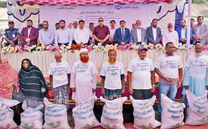 বগুড়ায় ৩ হাজার কৃষকের মধ্যে বিনামূল্যে কৃষি উপকরণ বিতরণ এনসিসি ব্যাংকের