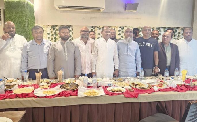 নোয়াখালী জেলা পরিষদের প্রশাসকের সাথে বৃহত্তর নোয়াখালী সমিতির মতবিনিময়